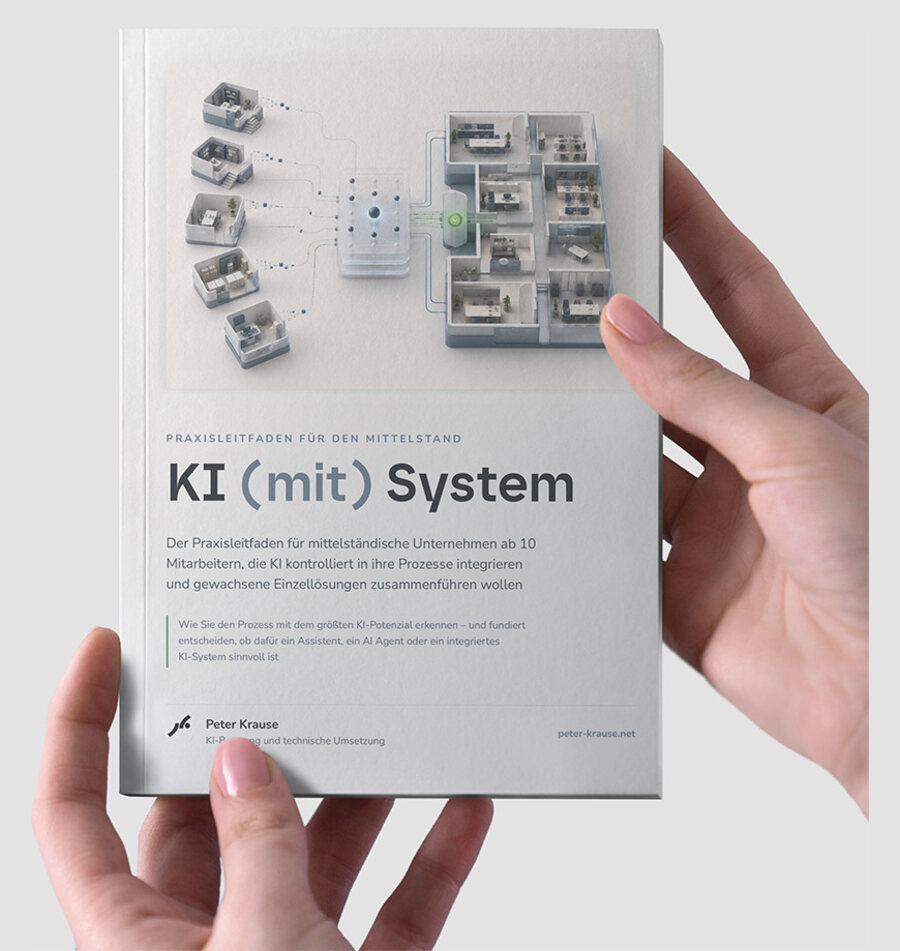 Der Praxisleitfaden „KI (mit) System“ als gedrucktes Exemplar